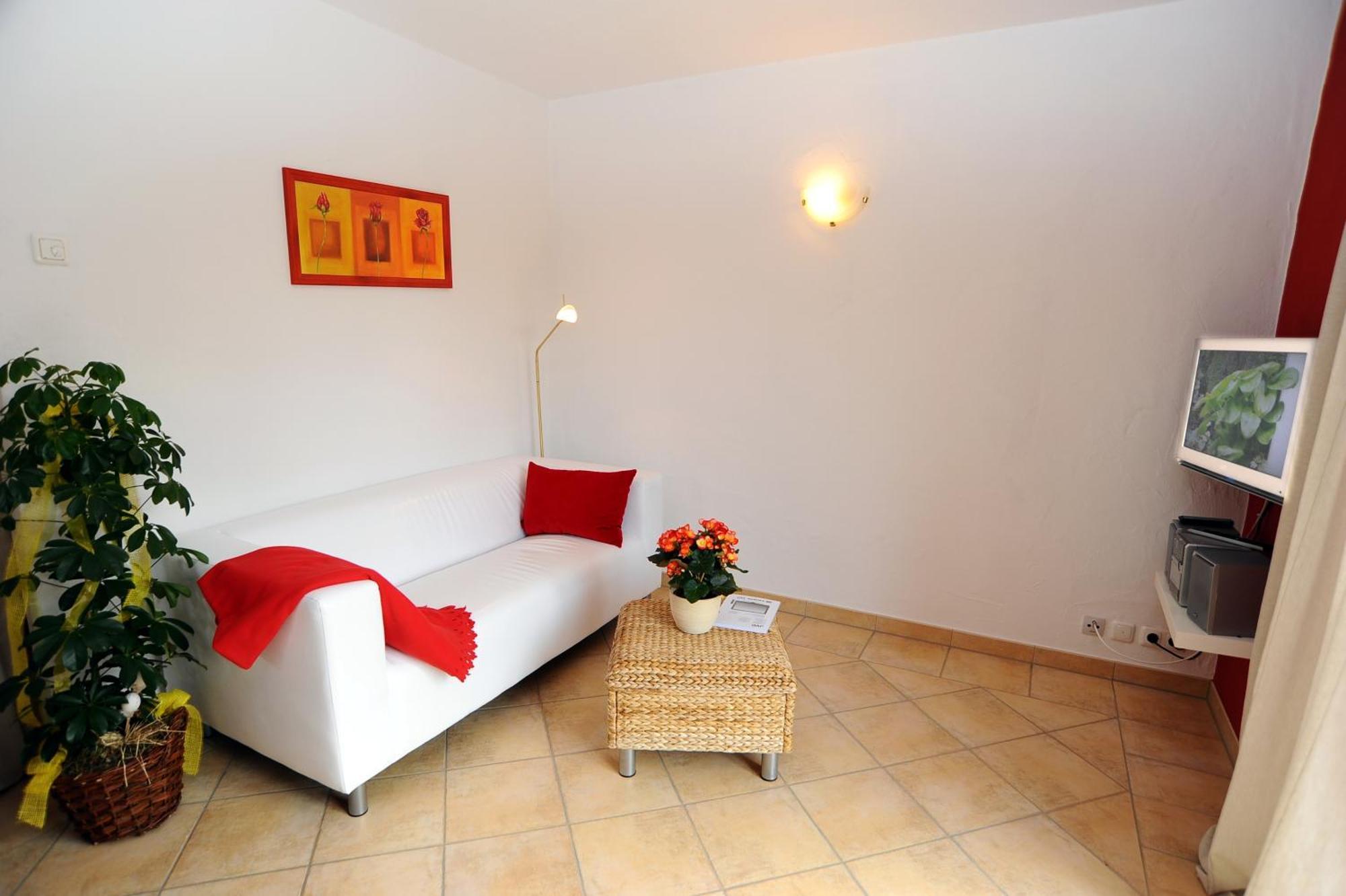 Kastanienhof Apartment Бург Екстериор снимка